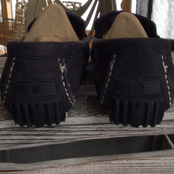 UGG NWOT REDUCED men’s size 8 loafer - Picture 3 of 6